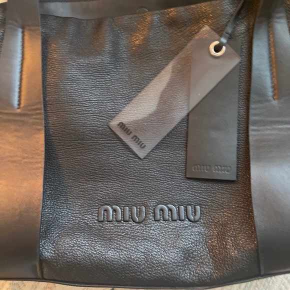 🖤Gorgeous MIU MIU Tote🖤 - Picture 1 of 9